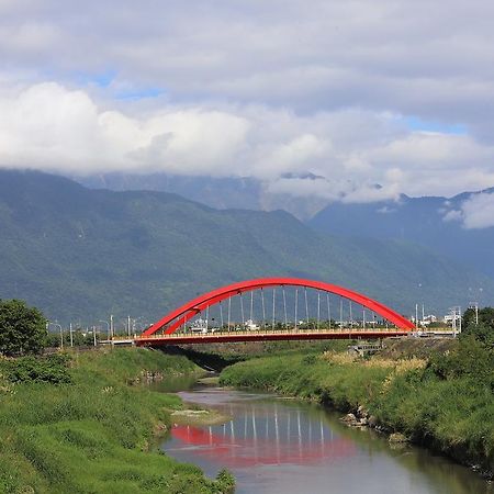 Bridge Bed And Breakfast Hualien Buitenkant foto
