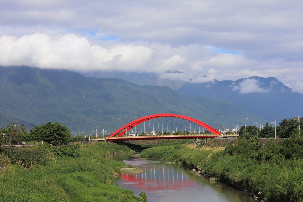 Bridge Bed And Breakfast Hualien Buitenkant foto